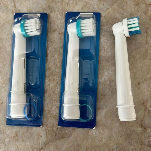 Oral B Replacement Heads Bundle - Picture 2 of 4
